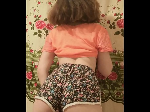 ❤️ סעקסי יונג באַבע סטריפּינג אַוועק איר קורצע הייזלעך אויף אַפּאַראַט ❌ פּאָרנאָ ביי אונדז ❌❤
